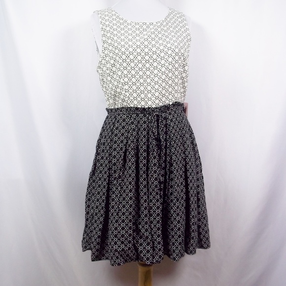 Forever 21 Dresses & Skirts - Forever 21 Sleeveless Dress Black & White Print M